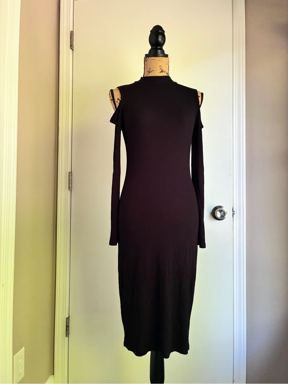 Forever 21 Black Cold-Shoulder Ribbed Midi Dress